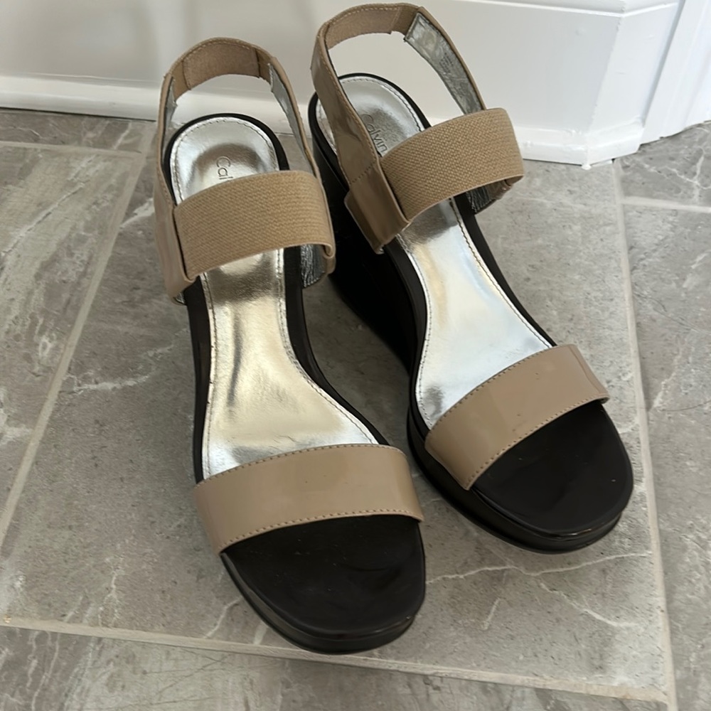 Calvin Klein Yiri wedge in Natural Size 8.5M